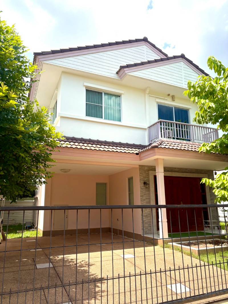 ให้เข่าบ้านหลังใหญ่หมู่บ้านชลลดา